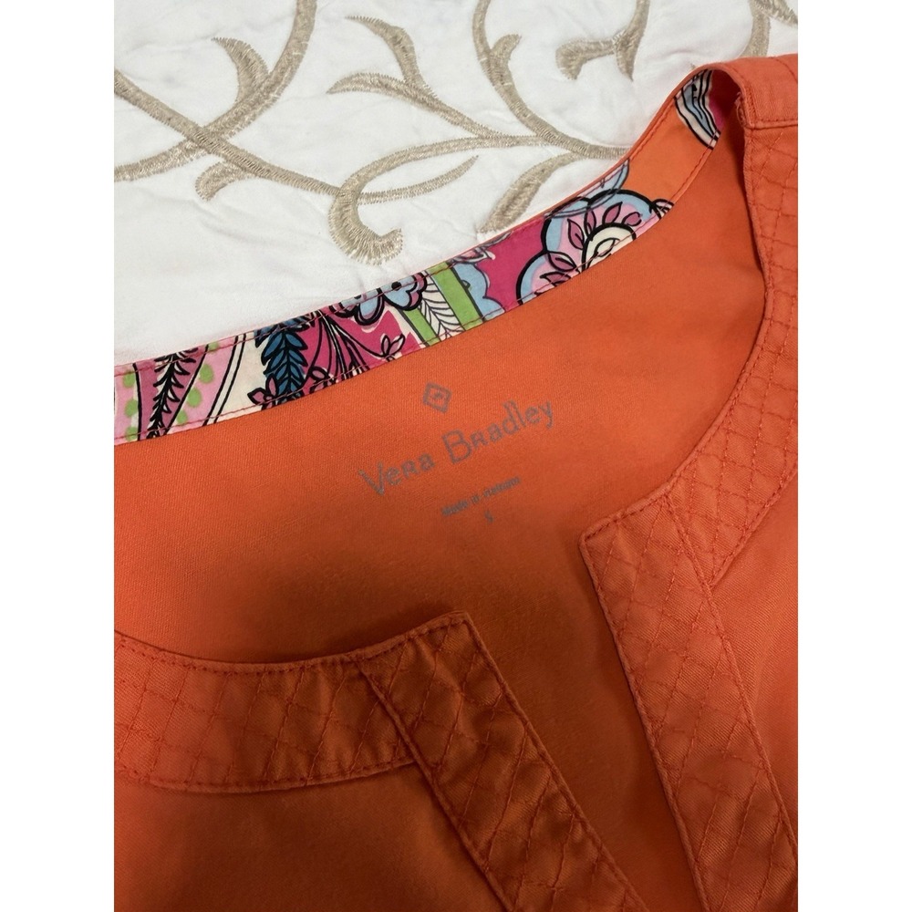 Vera Bradley Scrub Top Womens Small Coral V-Neck Short Sleeve 2 Pocket Uniform